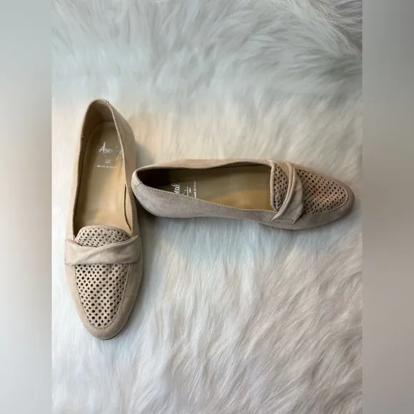 Almafi by Rangoni Tan Suede Losfer- Women Size 8