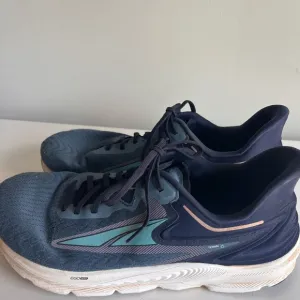 Altra torrin 6 men’s running shoes size 12.5 good condition