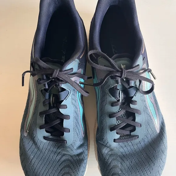 Altra torrin 6 men’s running shoes size 12.5 good condition