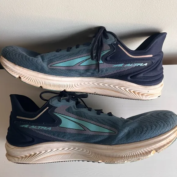 Altra torrin 6 men’s running shoes size 12.5 good condition