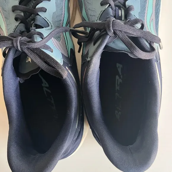 Altra torrin 6 men’s running shoes size 12.5 good condition