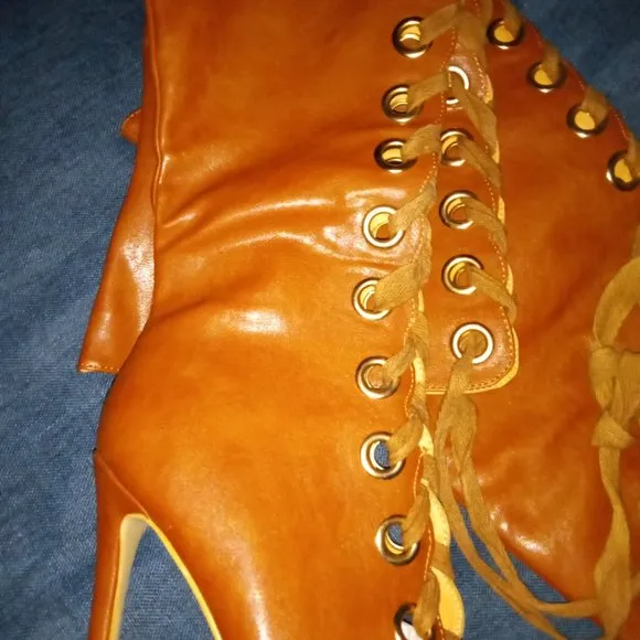 &quot; LACED TO THE KNEE  &quot; - Cognac Faux Leather ( BRAND NEW !!1 )