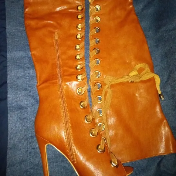 &quot; LACED TO THE KNEE  &quot; - Cognac Faux Leather ( BRAND NEW !!1 )