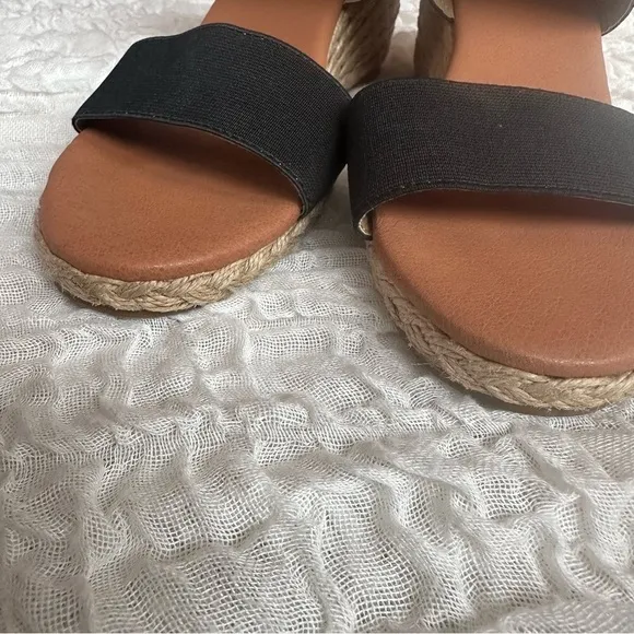 André Assous Allison Elastic Wedge Sandals Black Size 9