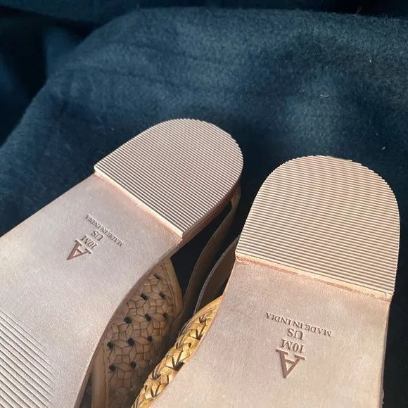 Anthropologie / New Women's Tan Woven Sandals.