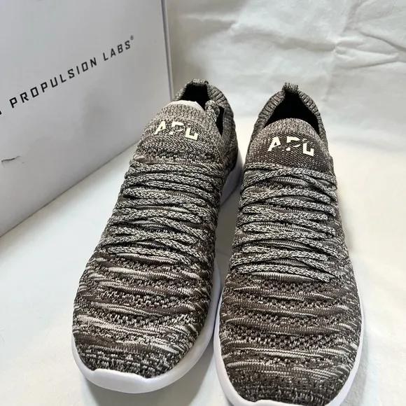 APL Men's Knit Sneakers - TechLoom chocolate vanilla size 9