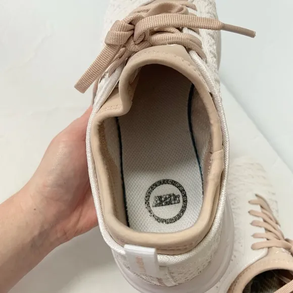 APL Techloom Phantom Running Sneaker in Ivory Blush