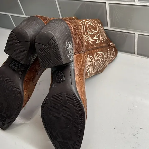Ariat Brown Heeled Boots with White Embroidery Size 8