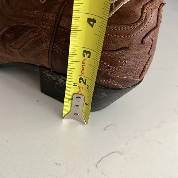 Ariat Brown Heeled Boots with White Embroidery Size 8