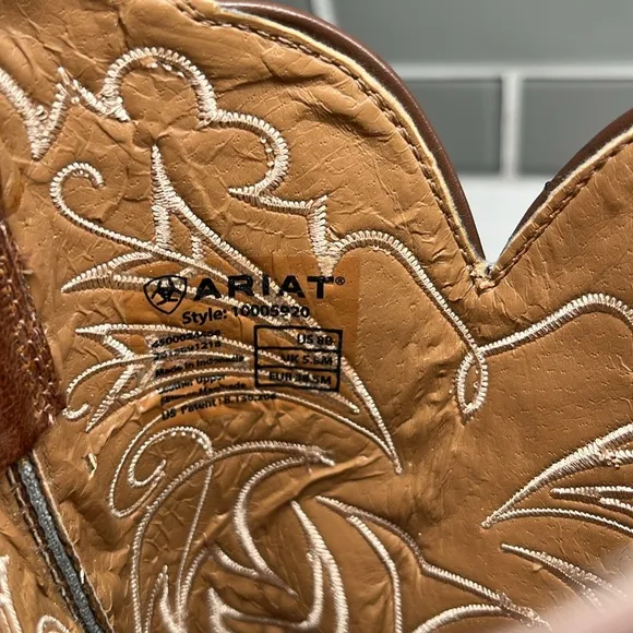 Ariat Brown Heeled Boots with White Embroidery Size 8