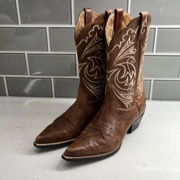 Ariat Brown Heeled Boots with White Embroidery Size 8
