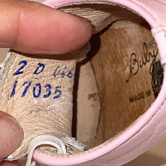 BABY JACKS LEATHER HI SHOE 17028 size 2 Vintage baby shoes in pink and cream.