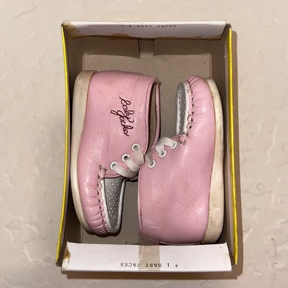 BABY JACKS LEATHER HI SHOE 17028 size 2 Vintage baby shoes in pink and cream.