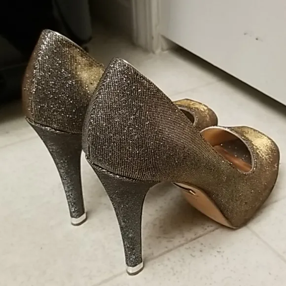 BADGLEY MISCHKA peep toe platform pumps
