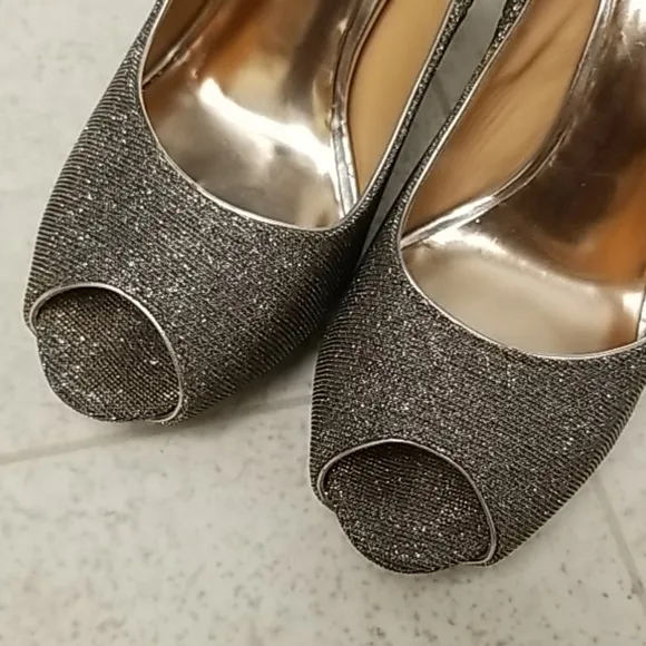 BADGLEY MISCHKA peep toe platform pumps