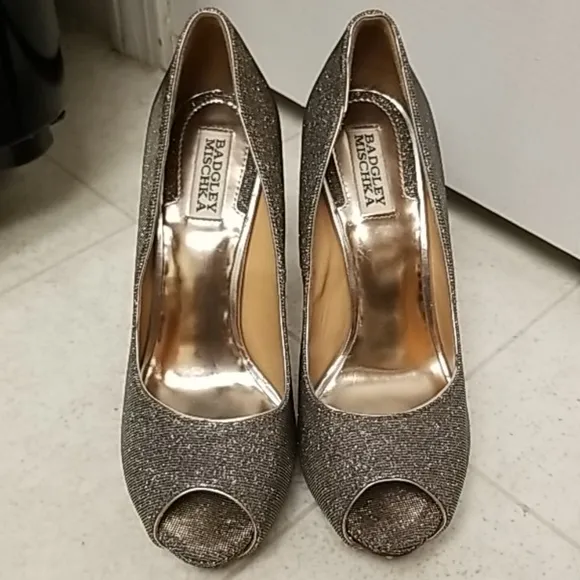 BADGLEY MISCHKA peep toe platform pumps