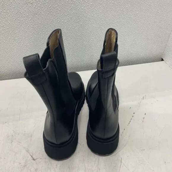 Banana Republic Lug Chelsea Boots – Women's 9 – Black – New With Box