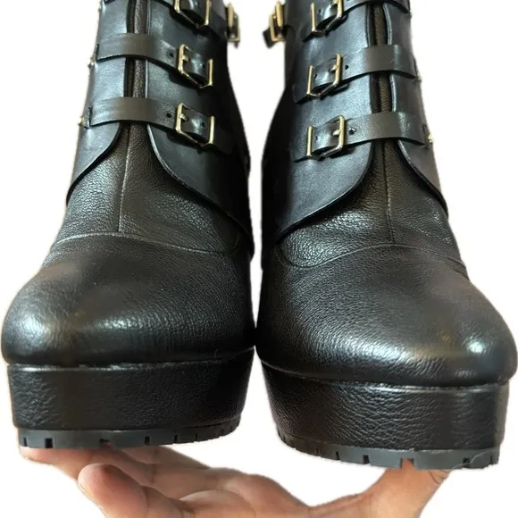 BCBG NIB 10 Women's Black Leather Ankle Boots BG-Welsh