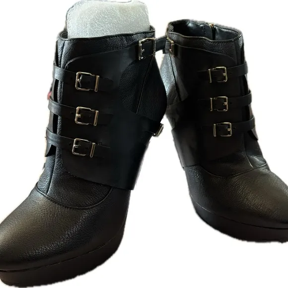 BCBG NIB 10 Women's Black Leather Ankle Boots BG-Welsh