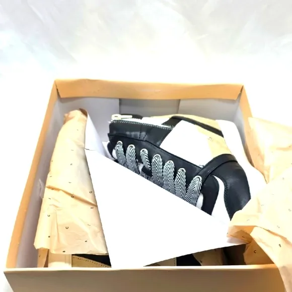 BCBGENERATION JANSY HIGH TOP SNEAKERS ZIP UP BLACK BRIGHT WHITE WOMENS 9 NIB