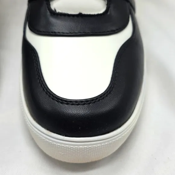 BCBGENERATION JANSY HIGH TOP SNEAKERS ZIP UP BLACK BRIGHT WHITE WOMENS 9 NIB