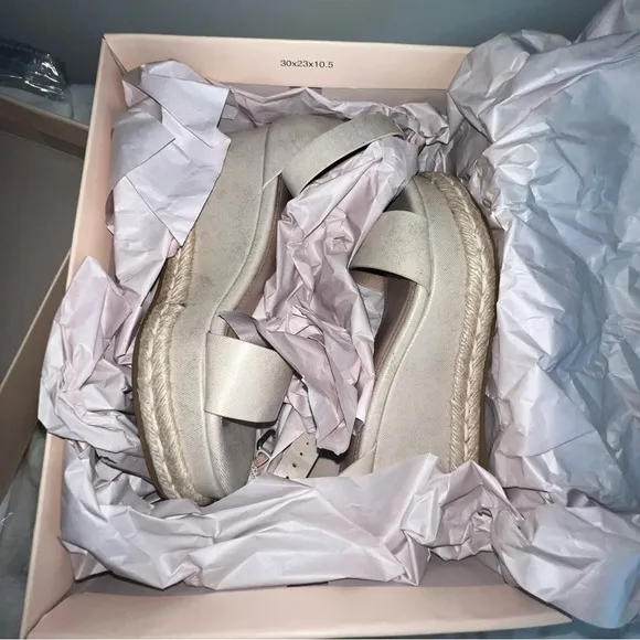BCBGeneration  Size 7M Addie Platform Sandal Shoes Smooth Denim Champagne