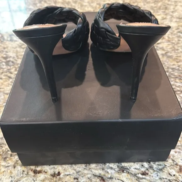 BCBGMAXAZRIA BARBA Black Woven Leather Sandals 8.5