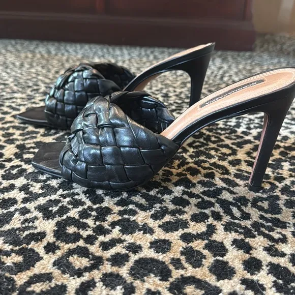 BCBGMAXAZRIA BARBA Black Woven Leather Sandals 8.5