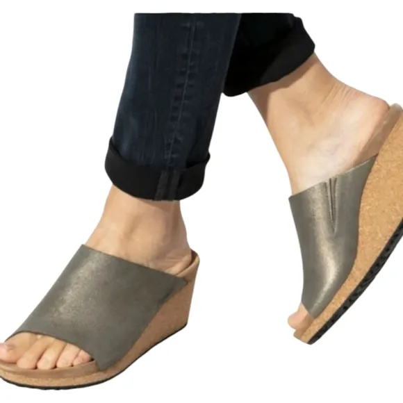Birkenstock Papillio Namica Metallic Stone Gold Olive Green sandal Size 38 7 7.5