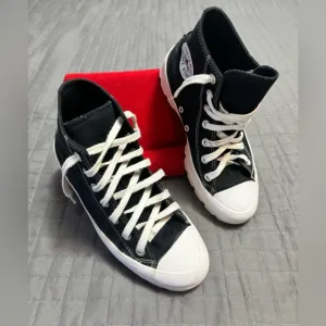 BLACK HIGH TOP LUG SOLE CONVERSE SHOES SNEAKERS WOMENS LADIESSIZE 7