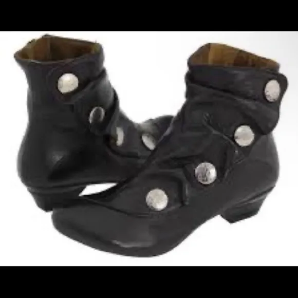 Black Leather Ankle Boots Ladies sz 10 EU41 made in SPAIN Goth byEric Michael NM