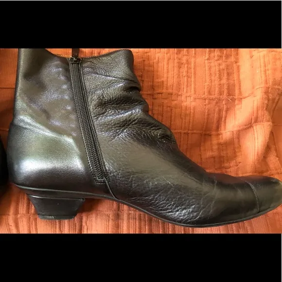 Black Leather Ankle Boots Ladies sz 10 EU41 made in SPAIN Goth byEric Michael NM