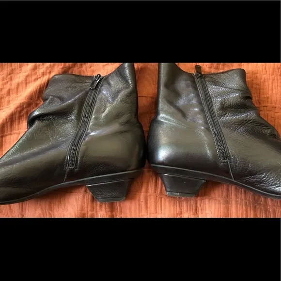 Black Leather Ankle Boots Ladies sz 10 EU41 made in SPAIN Goth byEric Michael NM
