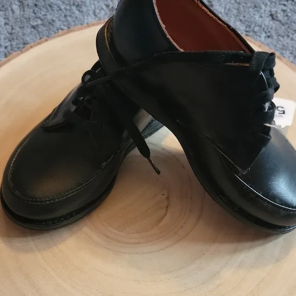 Black Leather Lace-Up Shoes By Poll Parrot