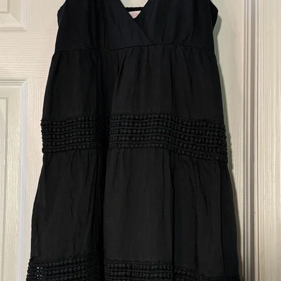 Black sundress fully lined with a smock backing and adjustable straps Size L NWT