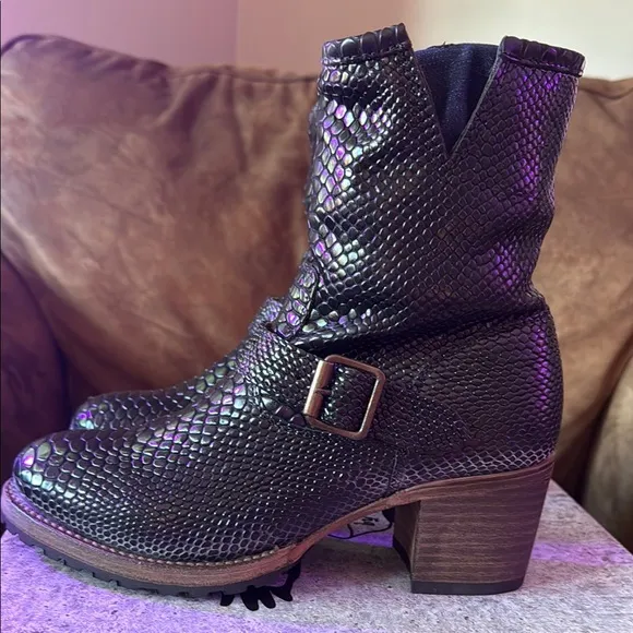 Black Textured Women's Boots