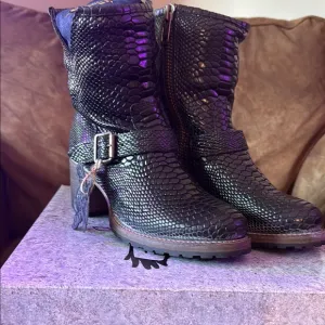 Black Textured Women's Boots
