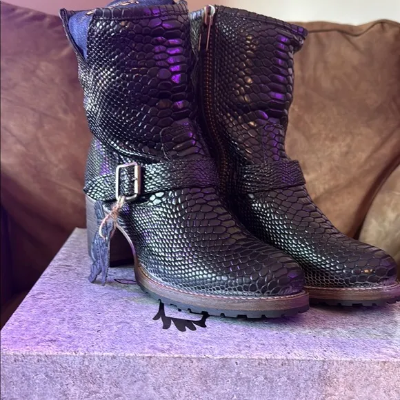 Black Textured Women's Boots