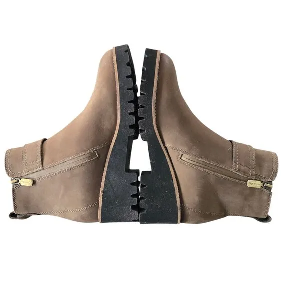 Blondo Waterproof Dagger Woman's Bootie Size 8.5 Sand Suede