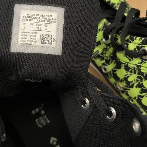 BNWoT CTAS GS ‘Glow in the Dark Insect Print (Jr. 6) Converse ☆