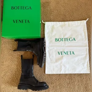 BOTTEGA VENETA Black Leather Lug Chelsea Boots Size 39 1/2