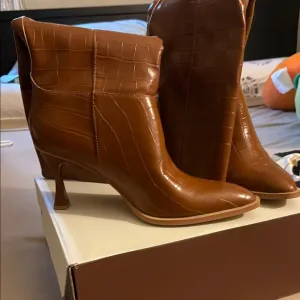 Brand new Brown Croc-Embossed Ankle Boots