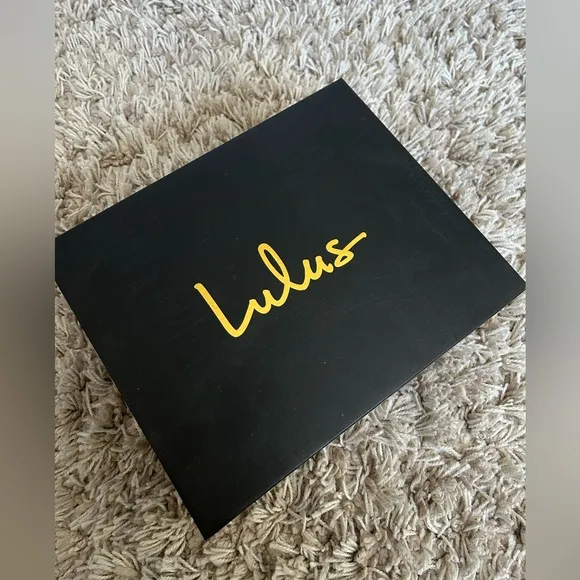 🩷BRAND NEW IN BOX NWT GOLD METALLIC STRAPY PLATFORM HIGH HEELS SIZE 8 SANDALS