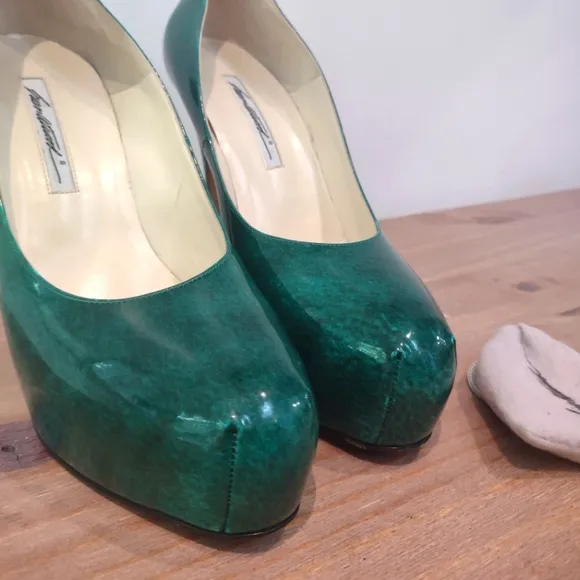 Brian Atwood &quot;Maniac&quot; emerald marbled pumps 9.5 $595