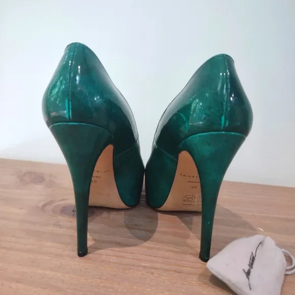 Brian Atwood &quot;Maniac&quot; emerald marbled pumps 9.5 $595