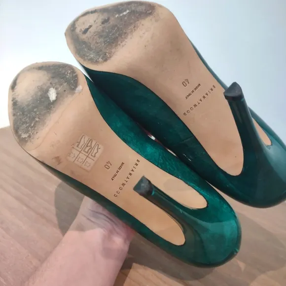 Brian Atwood &quot;Maniac&quot; emerald marbled pumps 9.5 $595