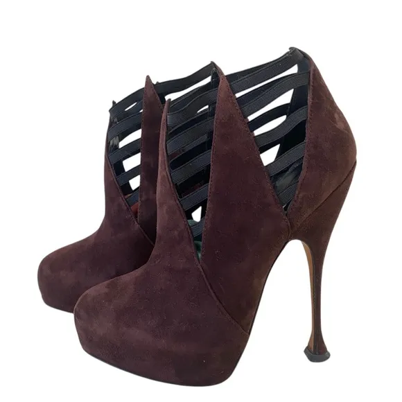 Brian Atwood &quot;Supercharged 140&quot;  stiletto Bootie heels sz 37 / 6.5 - suede -