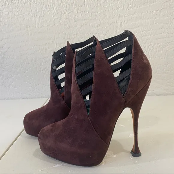 Brian Atwood &quot;Supercharged 140&quot;  stiletto Bootie heels sz 37 / 6.5 - suede -