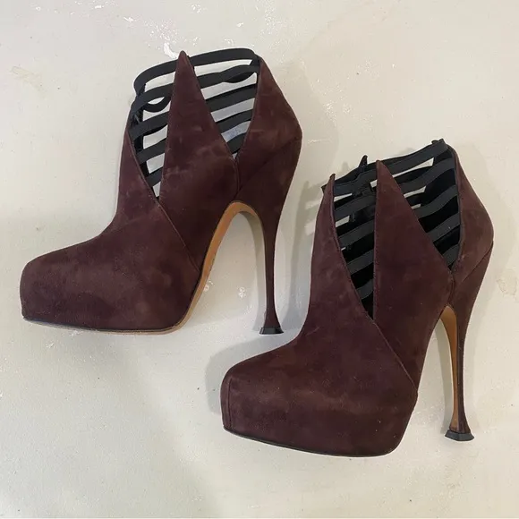 Brian Atwood &quot;Supercharged 140&quot;  stiletto Bootie heels sz 37 / 6.5 - suede -
