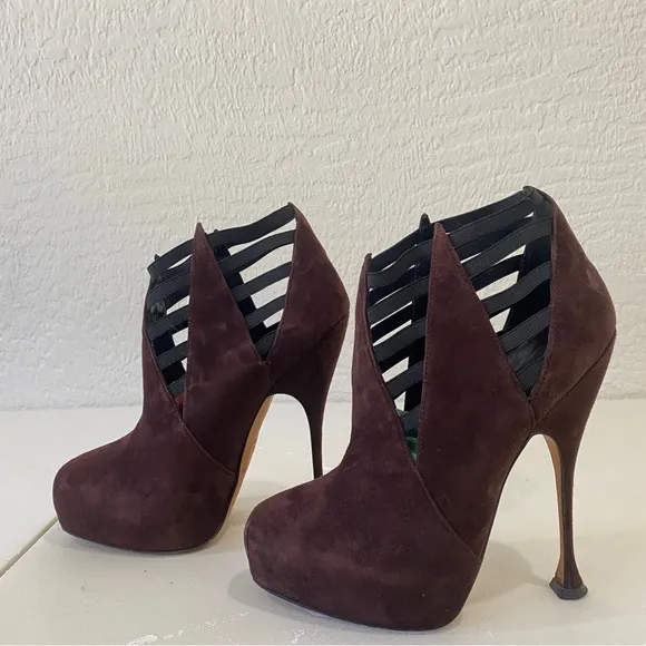 Brian Atwood &quot;Supercharged 140&quot;  stiletto Bootie heels sz 37 / 6.5 - suede -